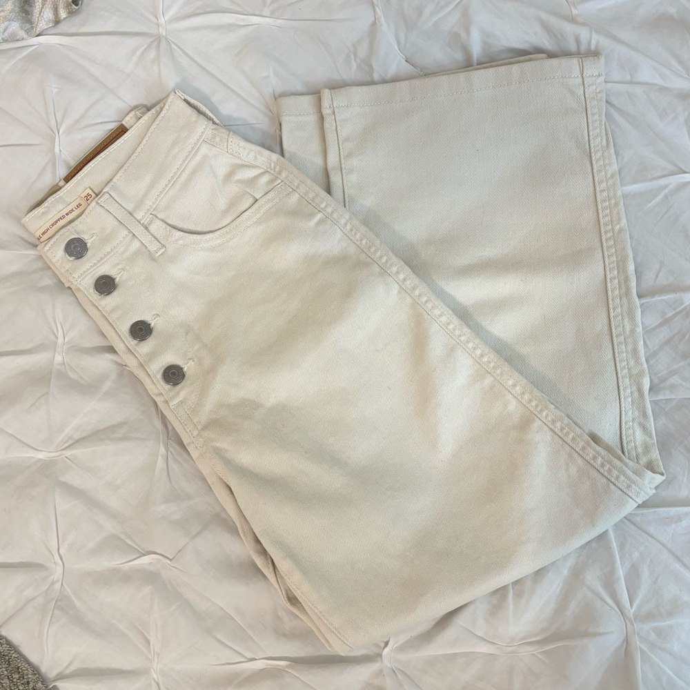 *NWT* LEVIS Mile High Cropped Jeans